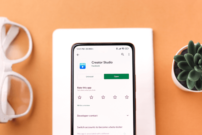 Creator Studio, the tool that allow you schedule all for your posts, access insıghts and information.
